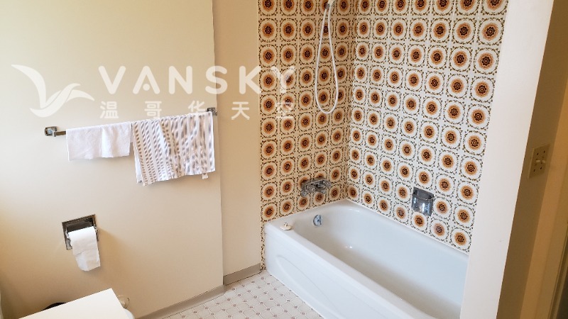 240613111617_Bathroom 1 - 1.jpg